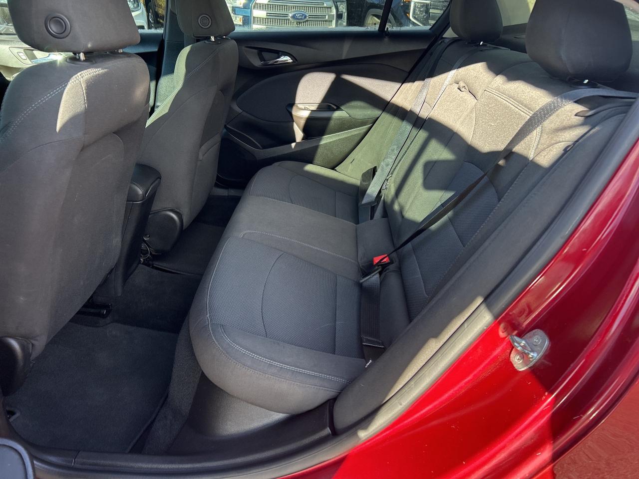 2018 Chevrolet Cruze MANUAL TRANSMISSION, BACK UP CAM, HEATED CLOTH! - Photo #12