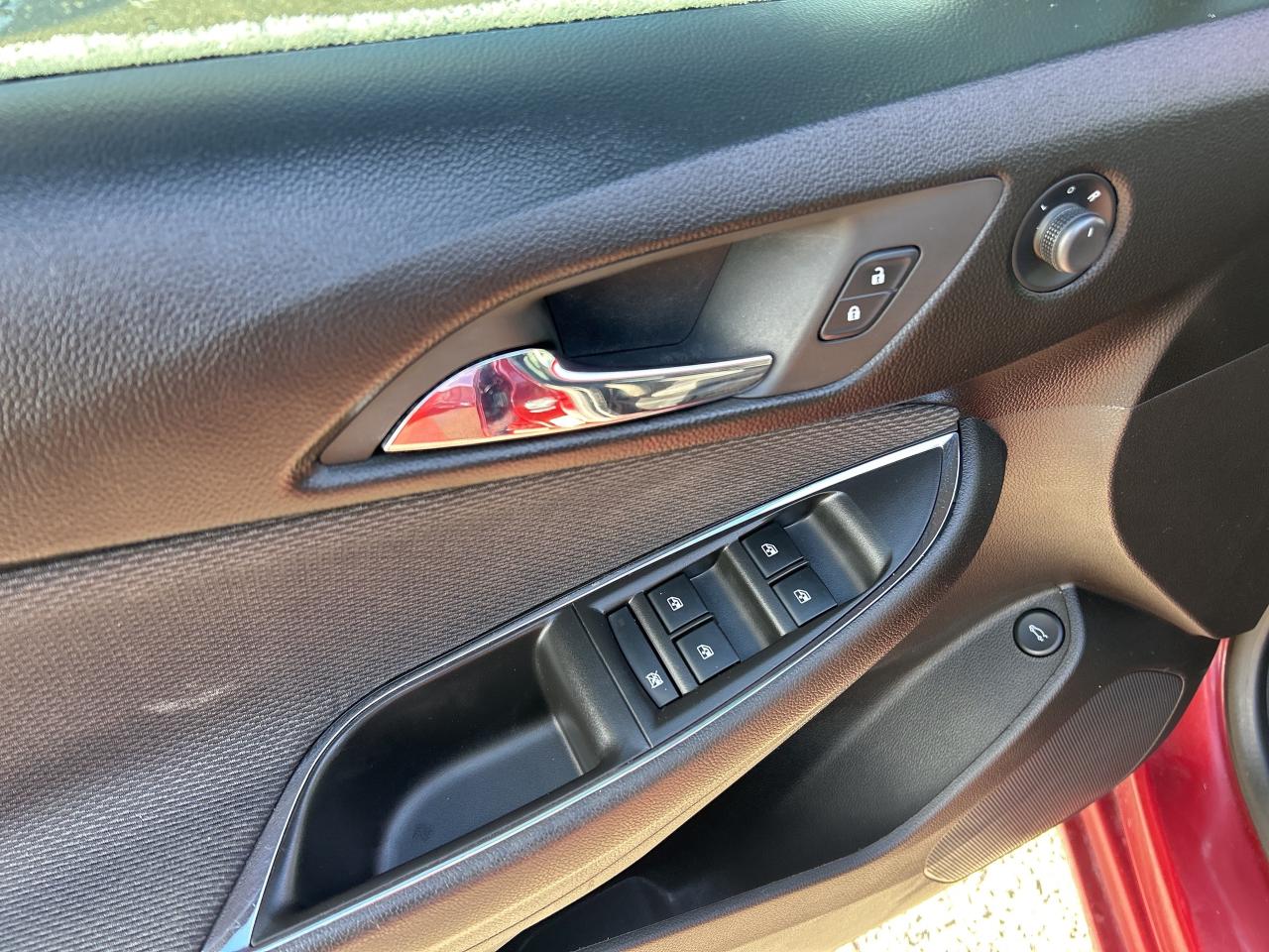 2018 Chevrolet Cruze MANUAL TRANSMISSION, BACK UP CAM, HEATED CLOTH! - Photo #16