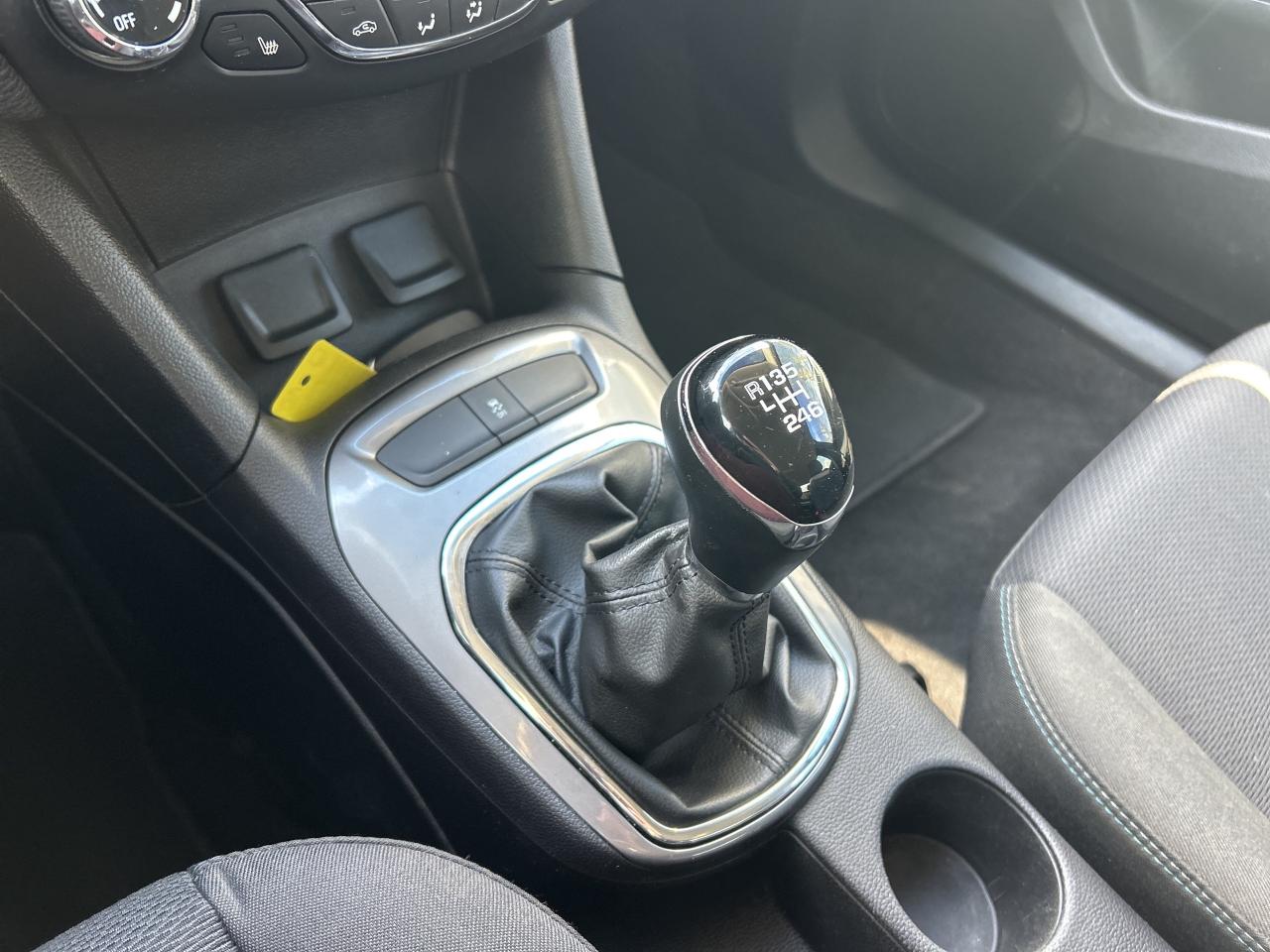 2018 Chevrolet Cruze MANUAL TRANSMISSION, BACK UP CAM, HEATED CLOTH! - Photo #21