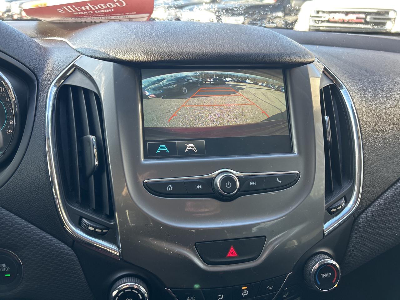 2018 Chevrolet Cruze MANUAL TRANSMISSION, BACK UP CAM, HEATED CLOTH! - Photo #22