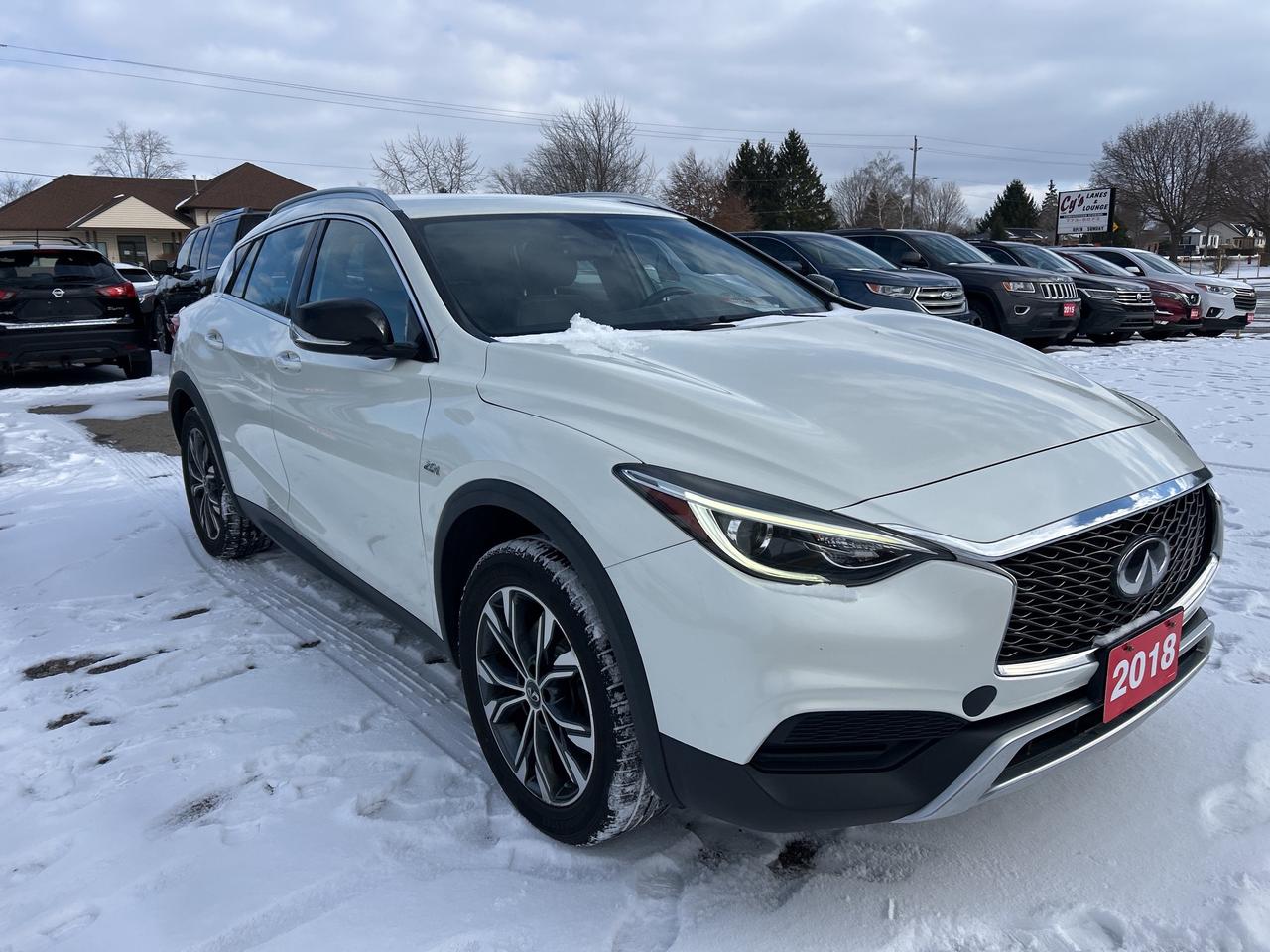 2018 Infiniti QX30 AWD, HEATED CLOTH SEATS, BACK UP CAMERA! - Photo #4