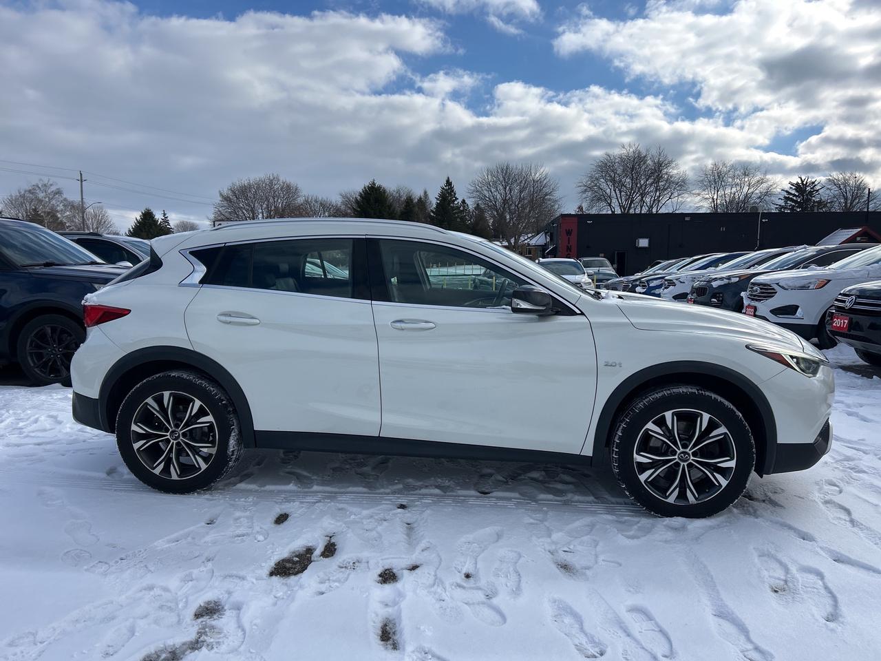 2018 Infiniti QX30 AWD, HEATED CLOTH SEATS, BACK UP CAMERA! - Photo #5