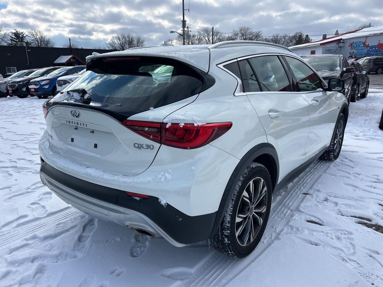 2018 Infiniti QX30 AWD, HEATED CLOTH SEATS, BACK UP CAMERA! - Photo #6