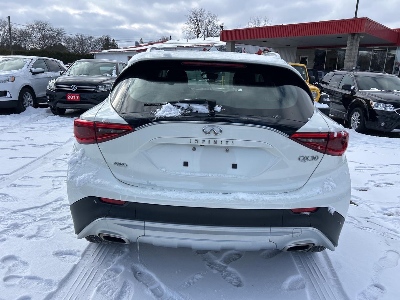 2018 Infiniti QX30 AWD, HEATED CLOTH SEATS, BACK UP CAMERA! - Photo #7