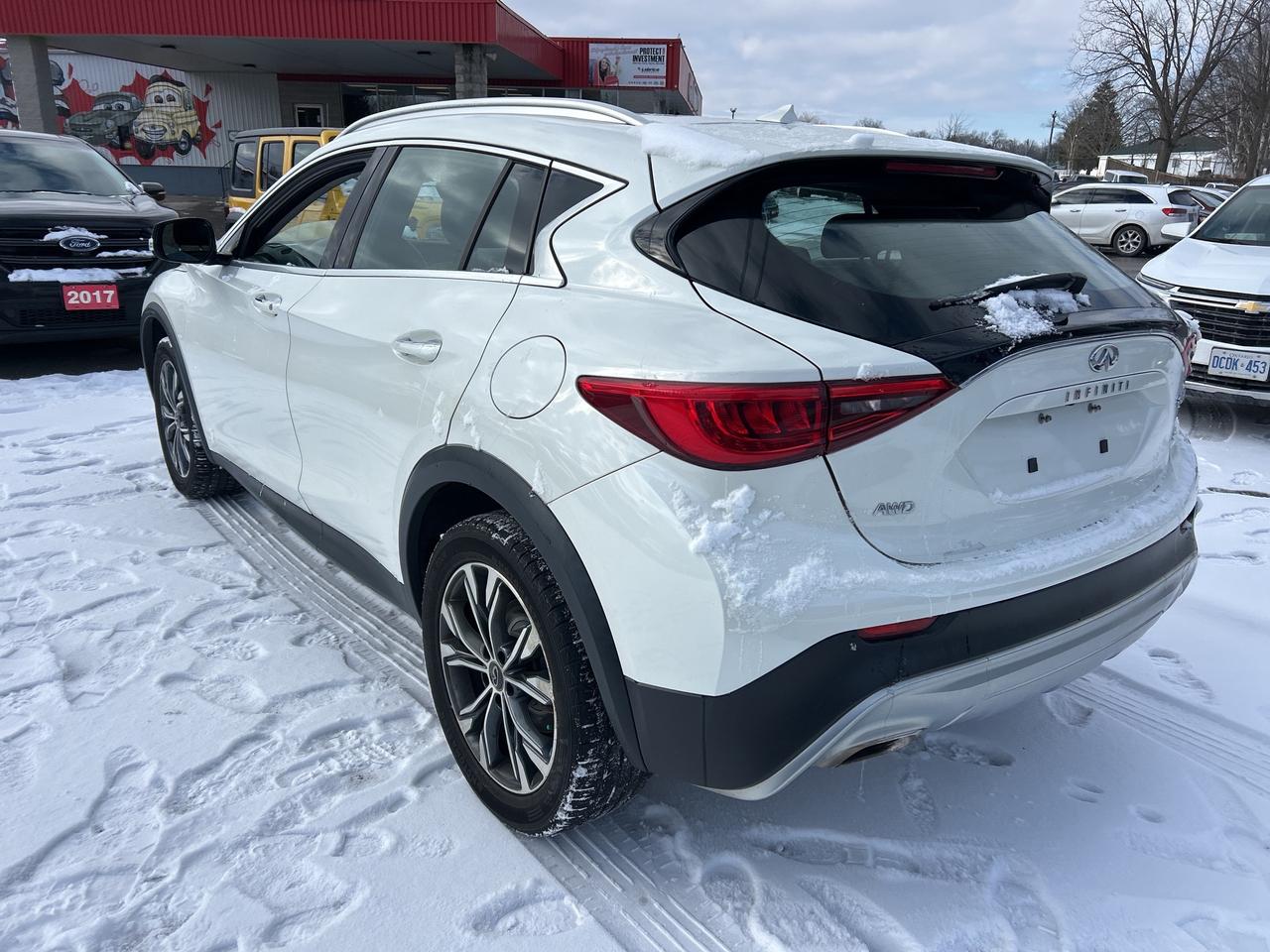 2018 Infiniti QX30 AWD, HEATED CLOTH SEATS, BACK UP CAMERA! - Photo #8