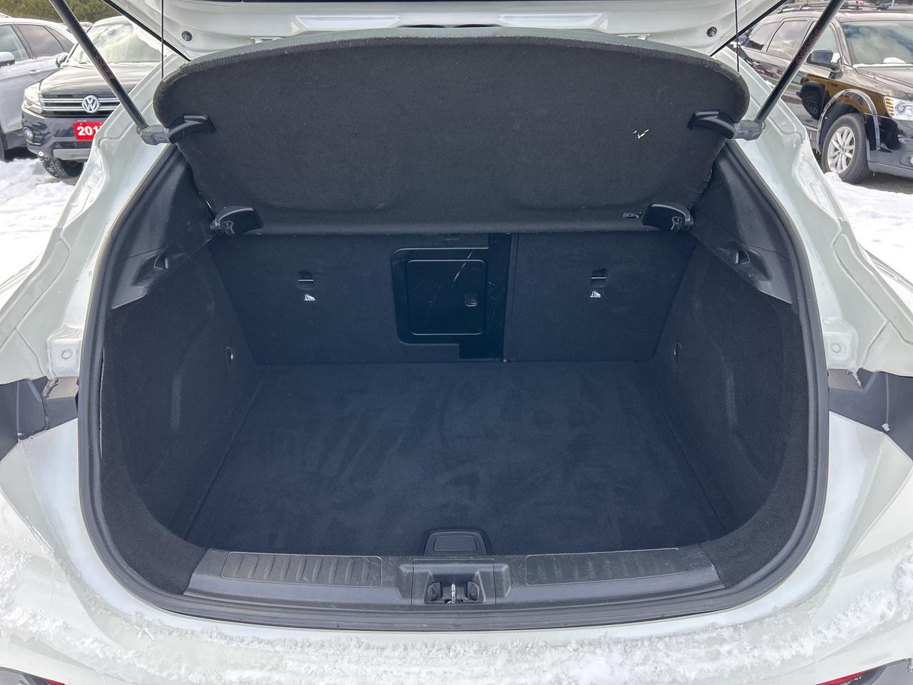 2018 Infiniti QX30 AWD, HEATED CLOTH SEATS, BACK UP CAMERA! - Photo #11
