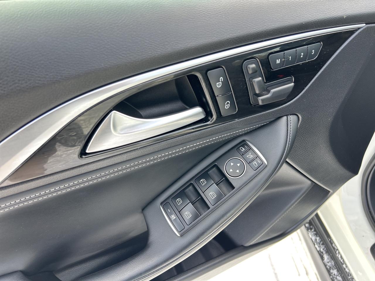 2018 Infiniti QX30 AWD, HEATED CLOTH SEATS, BACK UP CAMERA! - Photo #16