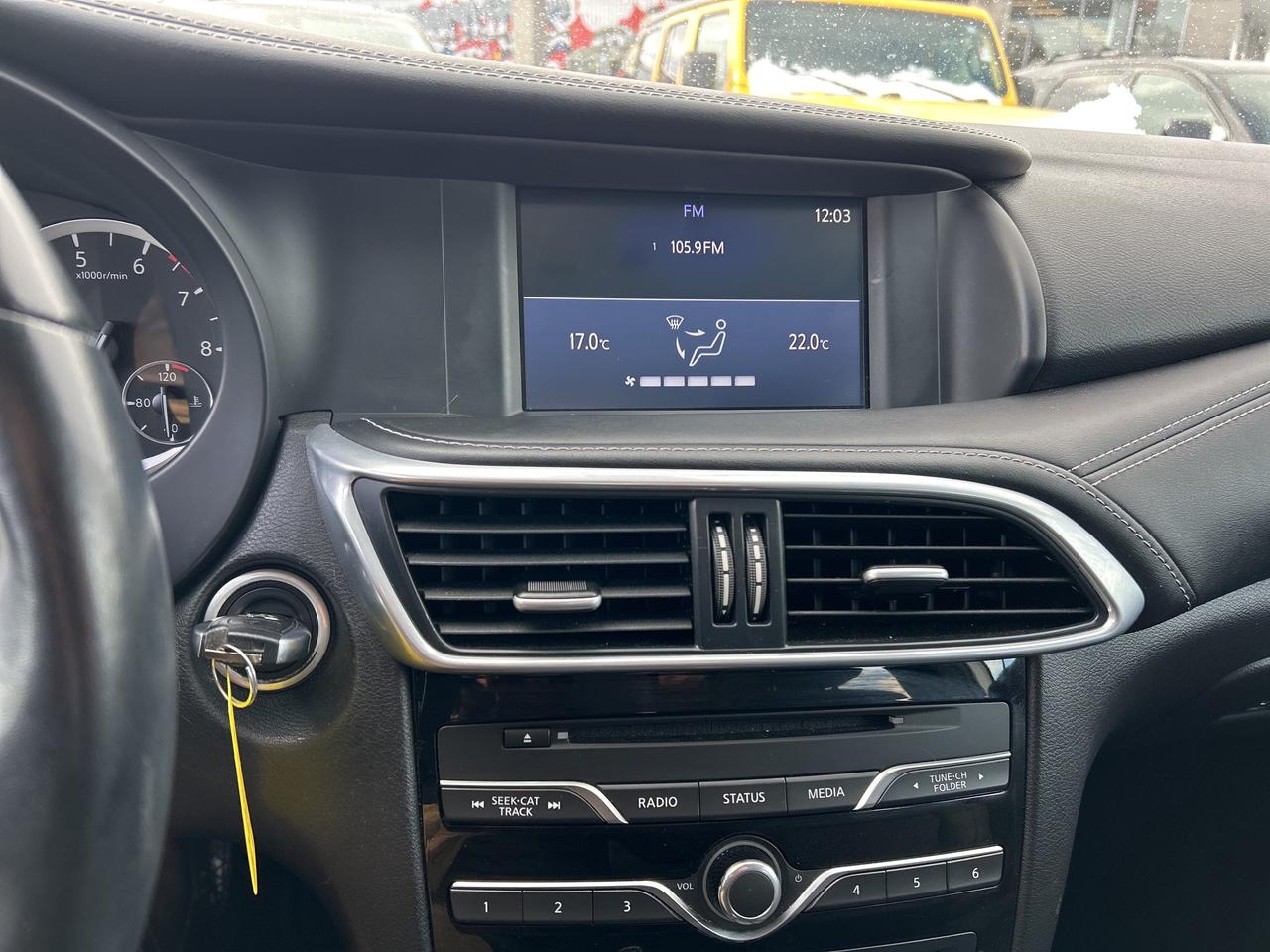 2018 Infiniti QX30 AWD, HEATED CLOTH SEATS, BACK UP CAMERA! - Photo #19