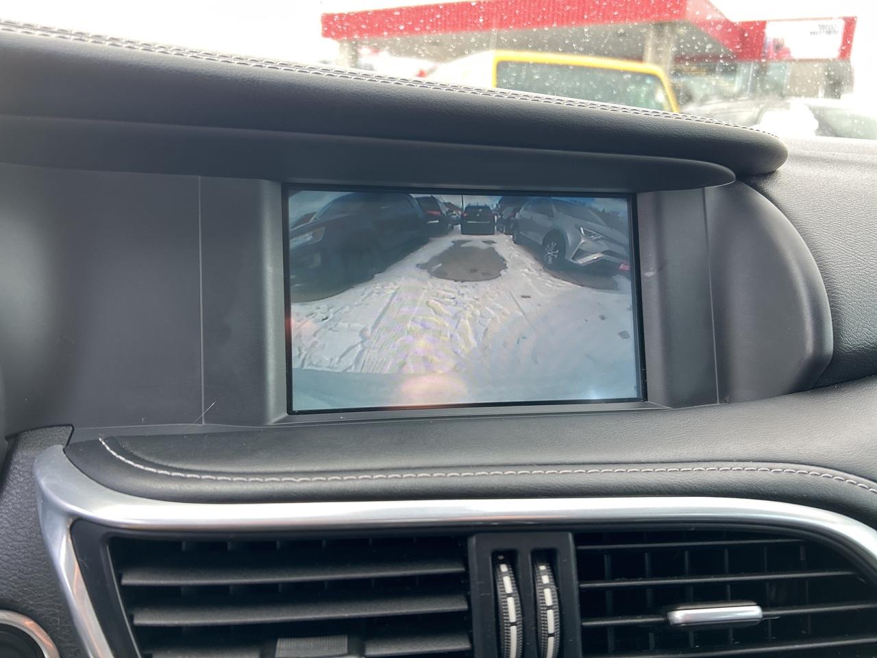 2018 Infiniti QX30 AWD, HEATED CLOTH SEATS, BACK UP CAMERA! - Photo #23