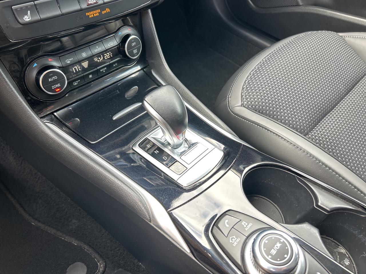 2018 Infiniti QX30 AWD, HEATED CLOTH SEATS, BACK UP CAMERA! - Photo #22