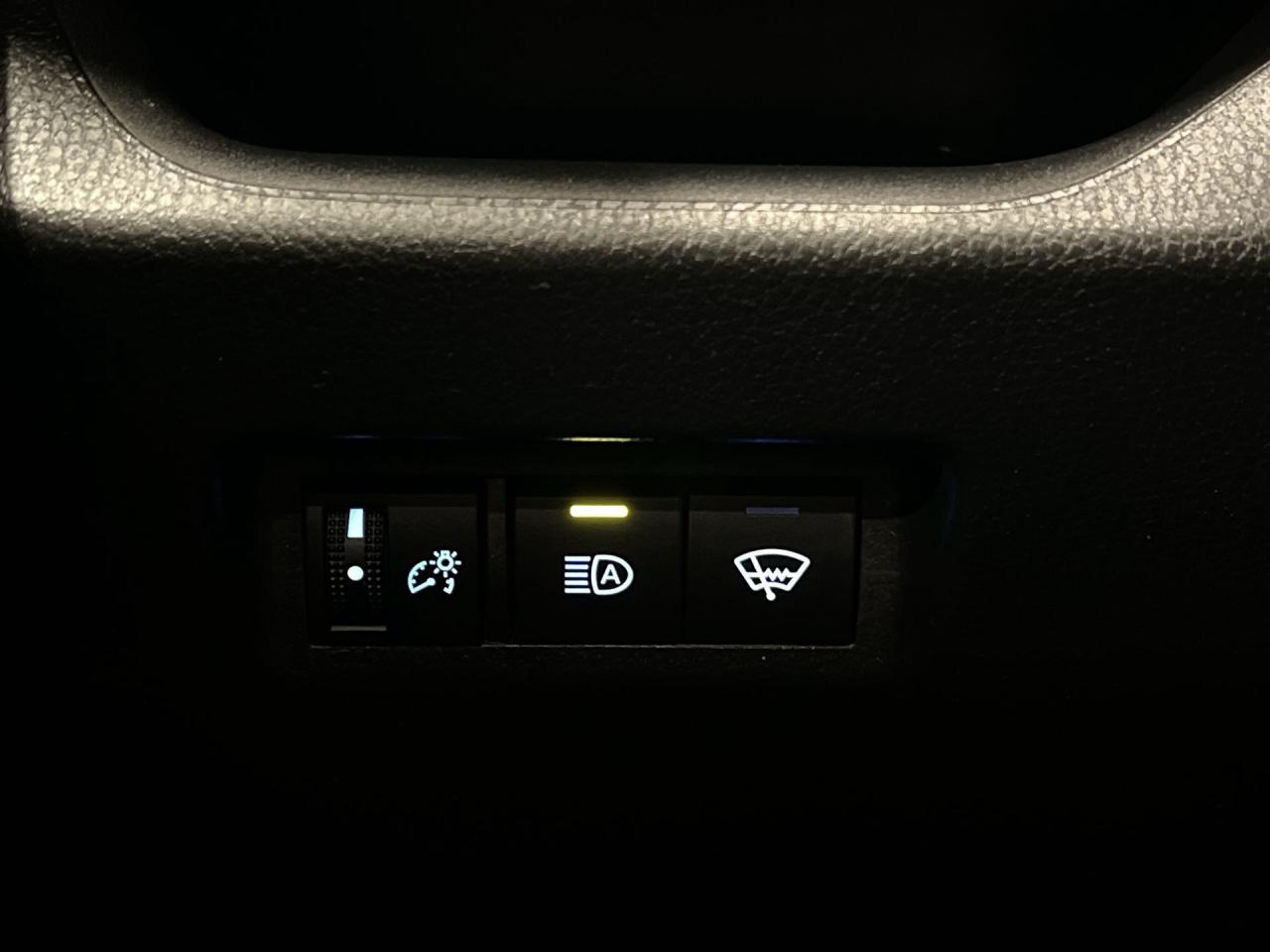 2021 Toyota RAV4 AWD |HTD SEATS |CARPLAY |BLUETOOTH | ADAPT. CRUISE Photo