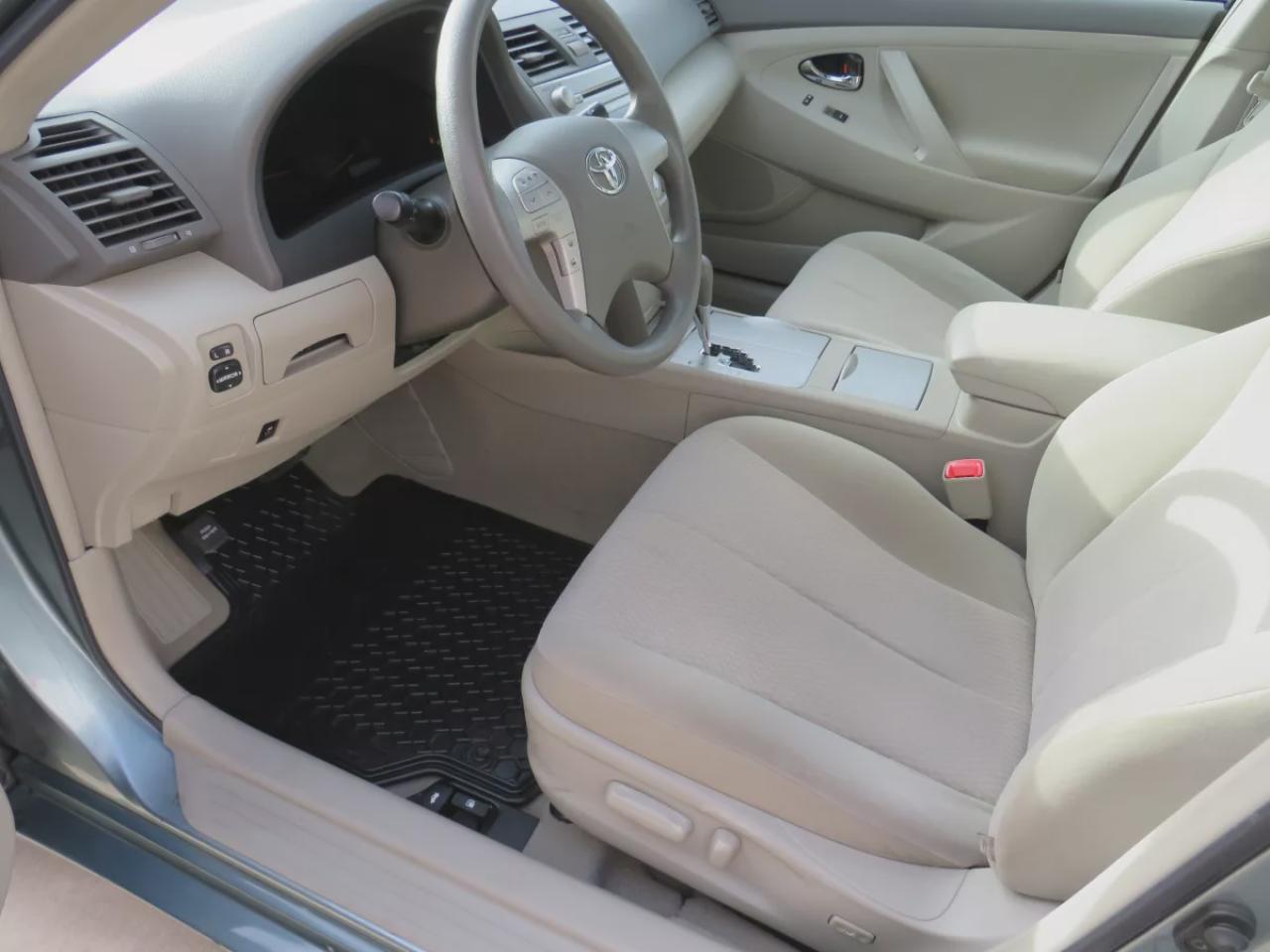 2011 Toyota Camry LE (**RARE!!!**VERY LOW KM!!**CLEAN TITLE/NO ACCIDENTS!!**SAFETY/CERTIFIED!!**ALLOY RIMS**POWER SEATS**CRUISE CONTROL**BLUETOOTH**CD PLAYER**A/C**POWER LOCKS**) Photo