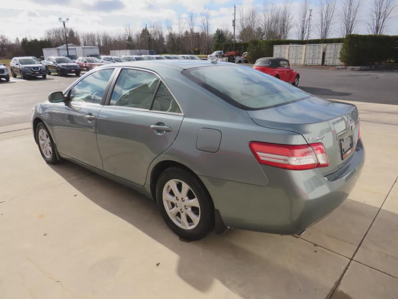 2011 Toyota Camry LE (**RARE!!!**VERY LOW KM!!**CLEAN TITLE/NO ACCIDENTS!!**SAFETY/CERTIFIED!!**ALLOY RIMS**POWER SEATS**CRUISE CONTROL**BLUETOOTH**CD PLAYER**A/C**POWER LOCKS**) Photo