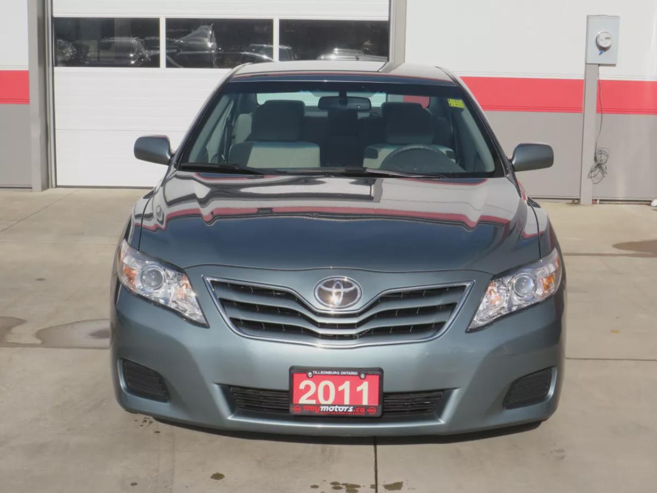 2011 Toyota Camry LE (**RARE!!!**VERY LOW KM!!**CLEAN TITLE/NO ACCIDENTS!!**SAFETY/CERTIFIED!!**ALLOY RIMS**POWER SEATS**CRUISE CONTROL**BLUETOOTH**CD PLAYER**A/C**POWER LOCKS**) Photo