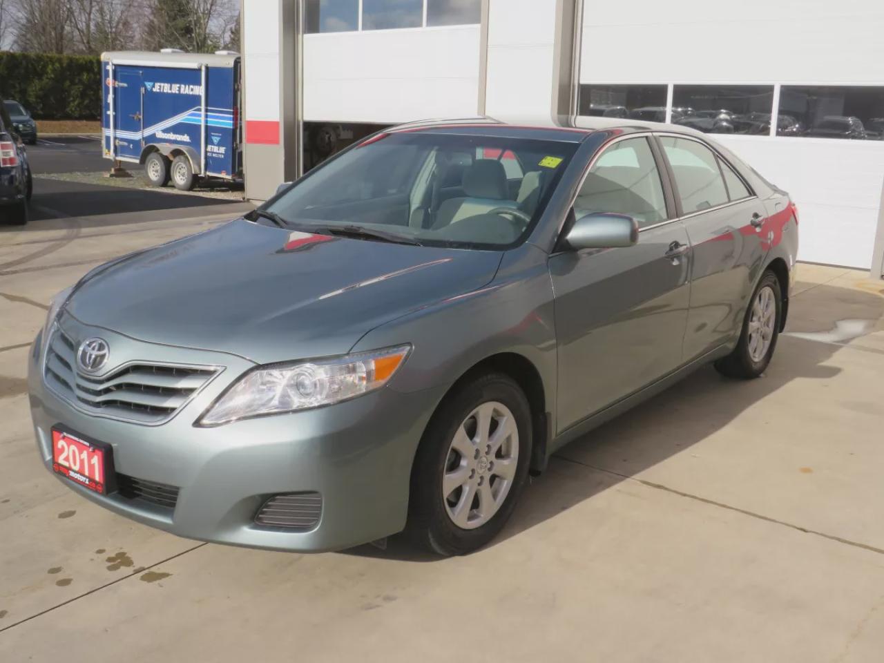2011 Toyota Camry LE (**RARE!!!**VERY LOW KM!!**CLEAN TITLE/NO ACCIDENTS!!**SAFETY/CERTIFIED!!**ALLOY RIMS**POWER SEATS**CRUISE CONTROL**BLUETOOTH**CD PLAYER**A/C**POWER LOCKS**) Photo
