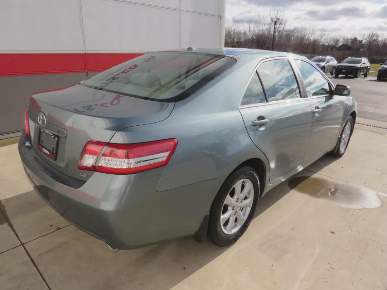2011 Toyota Camry LE (**RARE!!!**VERY LOW KM!!**CLEAN TITLE/NO ACCIDENTS!!**SAFETY/CERTIFIED!!**ALLOY RIMS**POWER SEATS**CRUISE CONTROL**BLUETOOTH**CD PLAYER**A/C**POWER LOCKS**) Photo