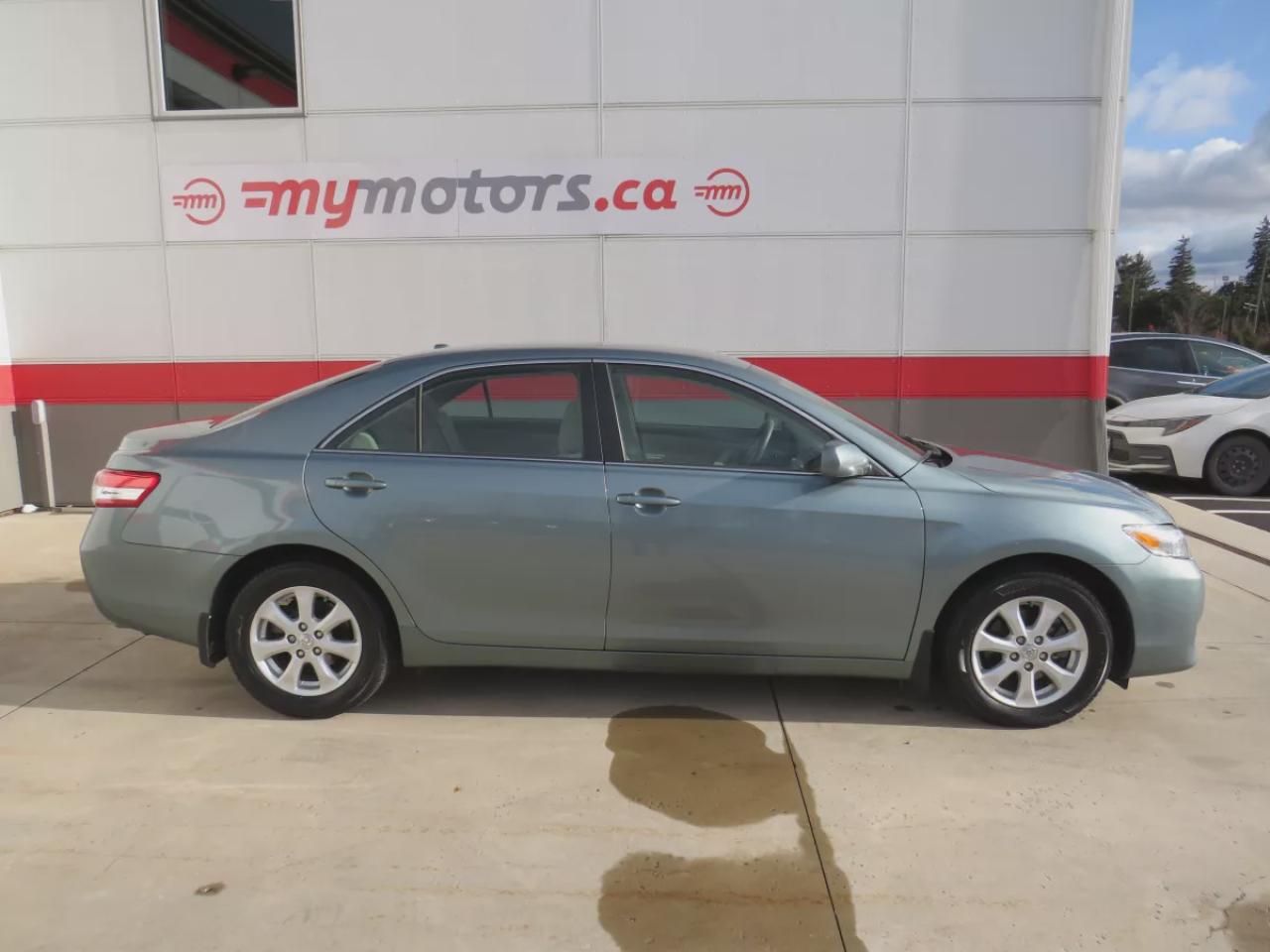 2011 Toyota Camry LE (**RARE!!!**VERY LOW KM!!**CLEAN TITLE/NO ACCIDENTS!!**SAFETY/CERTIFIED!!**ALLOY RIMS**POWER SEATS**CRUISE CONTROL**BLUETOOTH**CD PLAYER**A/C**POWER LOCKS**) Photo