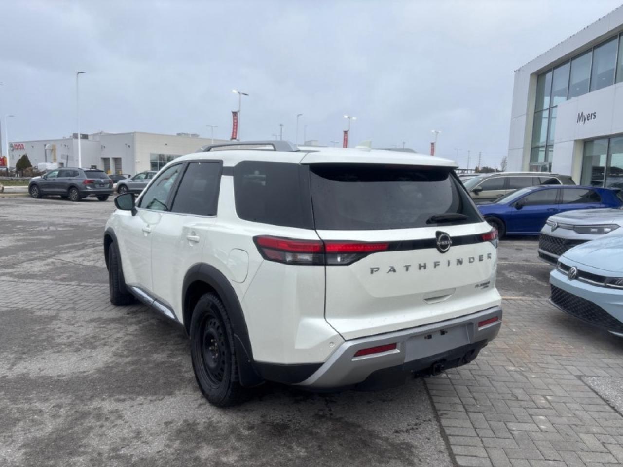 2023 Nissan Pathfinder Platinum  - Cooled Seats Photo2