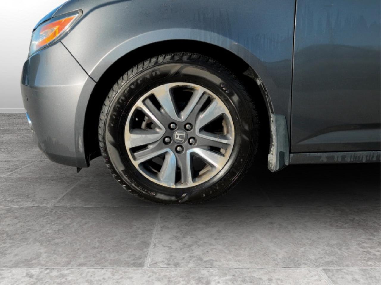 2016 Honda Odyssey Touring Photo