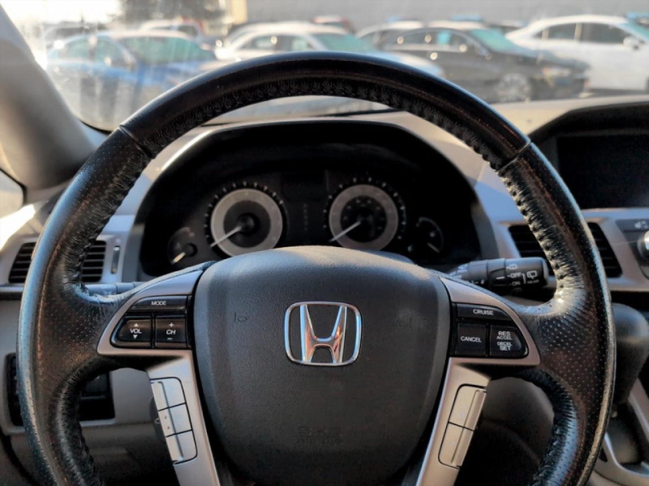 2016 Honda Odyssey Touring Photo