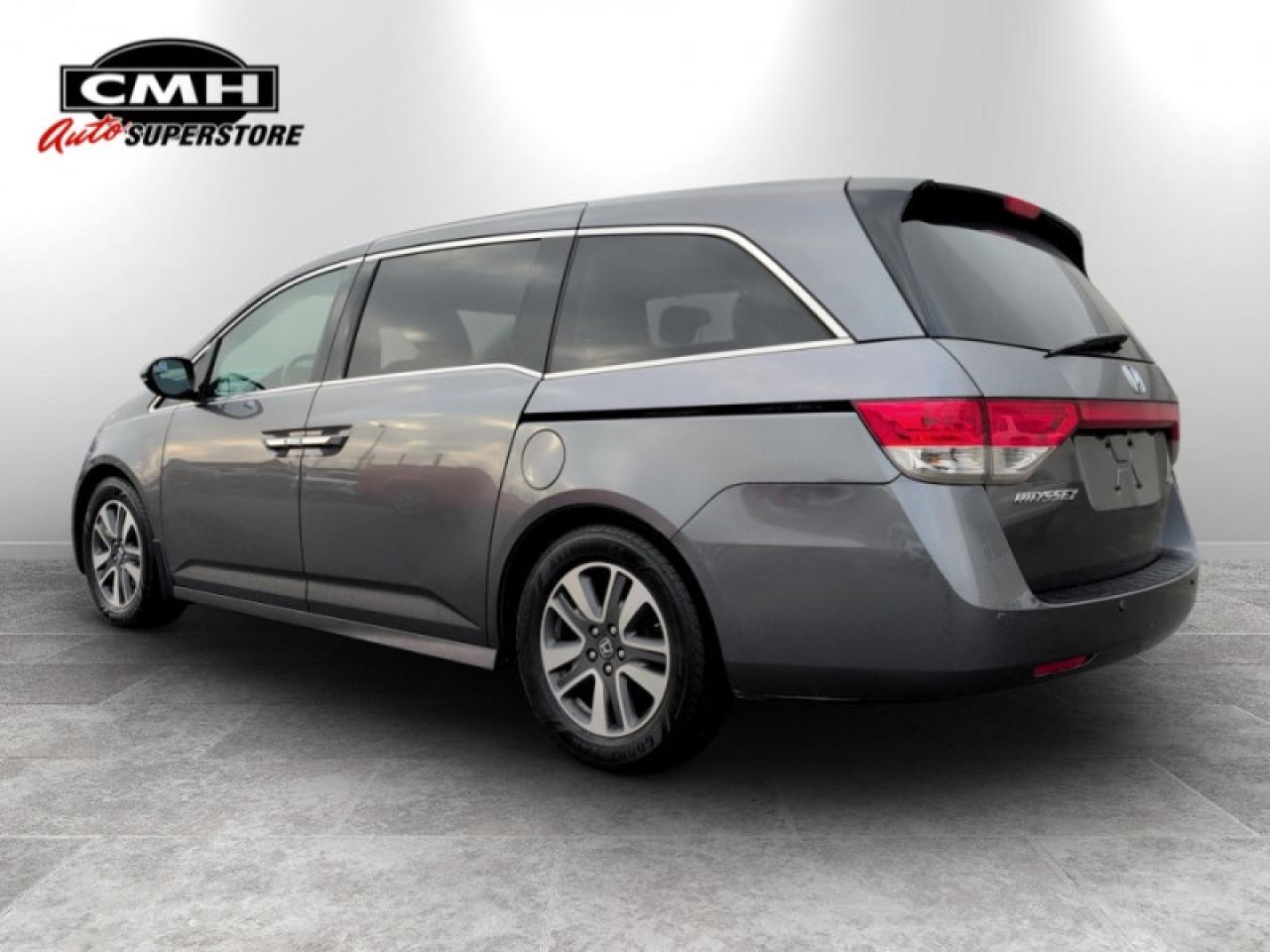 2016 Honda Odyssey Touring  **SUNROOF - REAR DVD** Photo2