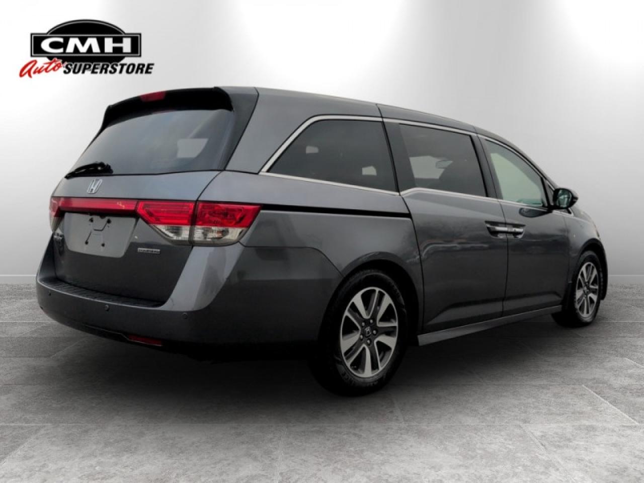 2016 Honda Odyssey Touring  **SUNROOF - REAR DVD** Photo4