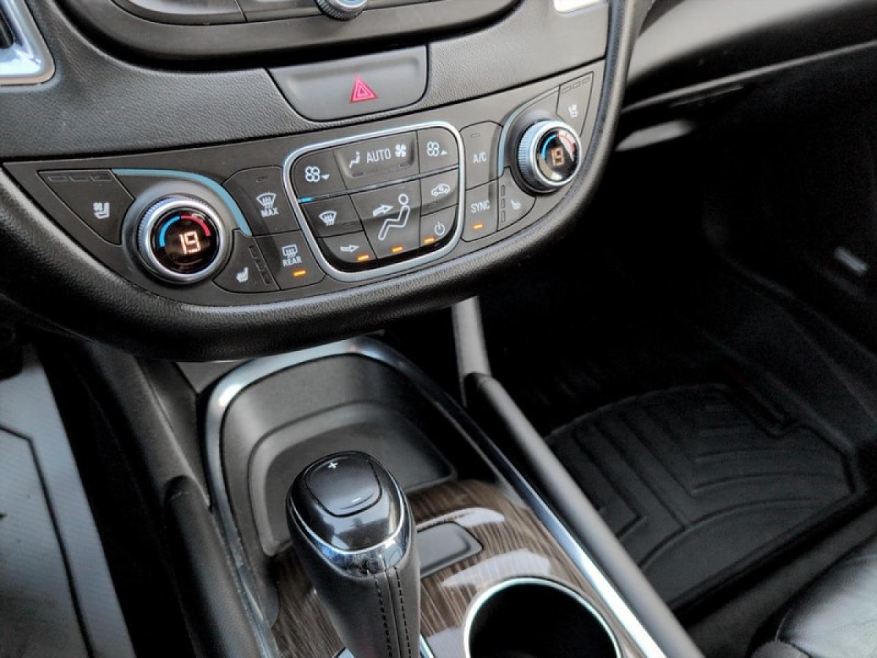 2017 Chevrolet Malibu Premier  **VERY LOW KMS - CLEAN CF** Photo