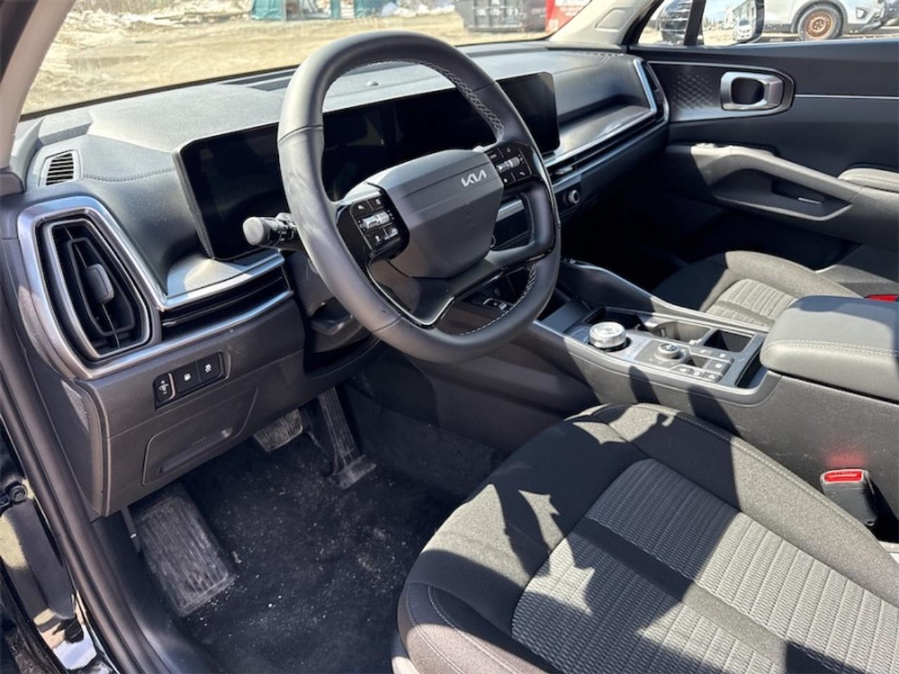 2026 Kia Sorento Plug-In Hybrid LX   -  Heated Seats Photo4