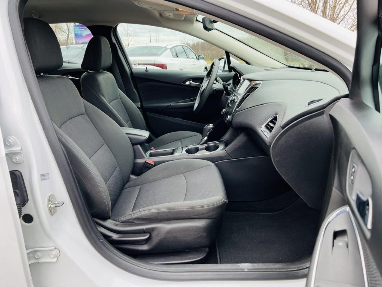 2018 Chevrolet Cruze LT Turbo Photo