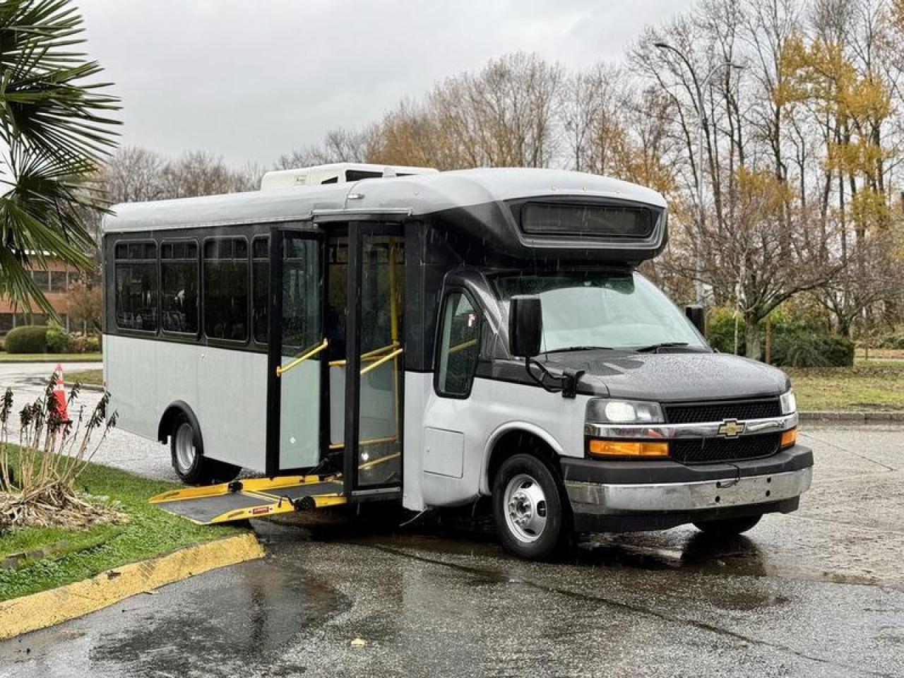 Used 2019 Chevrolet Express 4500 22-Passenger Bus with Wheelchair Ramp for sale in Burnaby, BC
