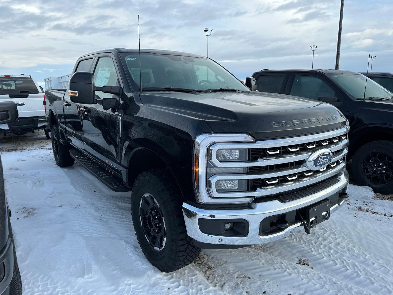 2025 Ford F-350 Super Duty SRW LARIAT 4WD Crew Cab 6.75' Box 618A Photo2