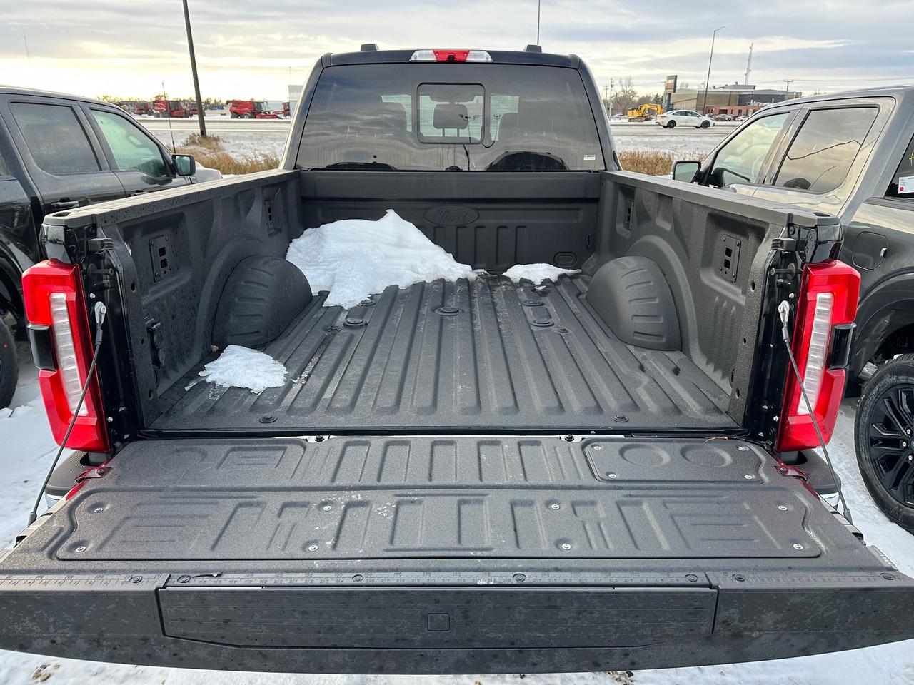 2025 Ford F-350 Super Duty SRW LARIAT 4WD Crew Cab 6.75' Box 618A Photo5