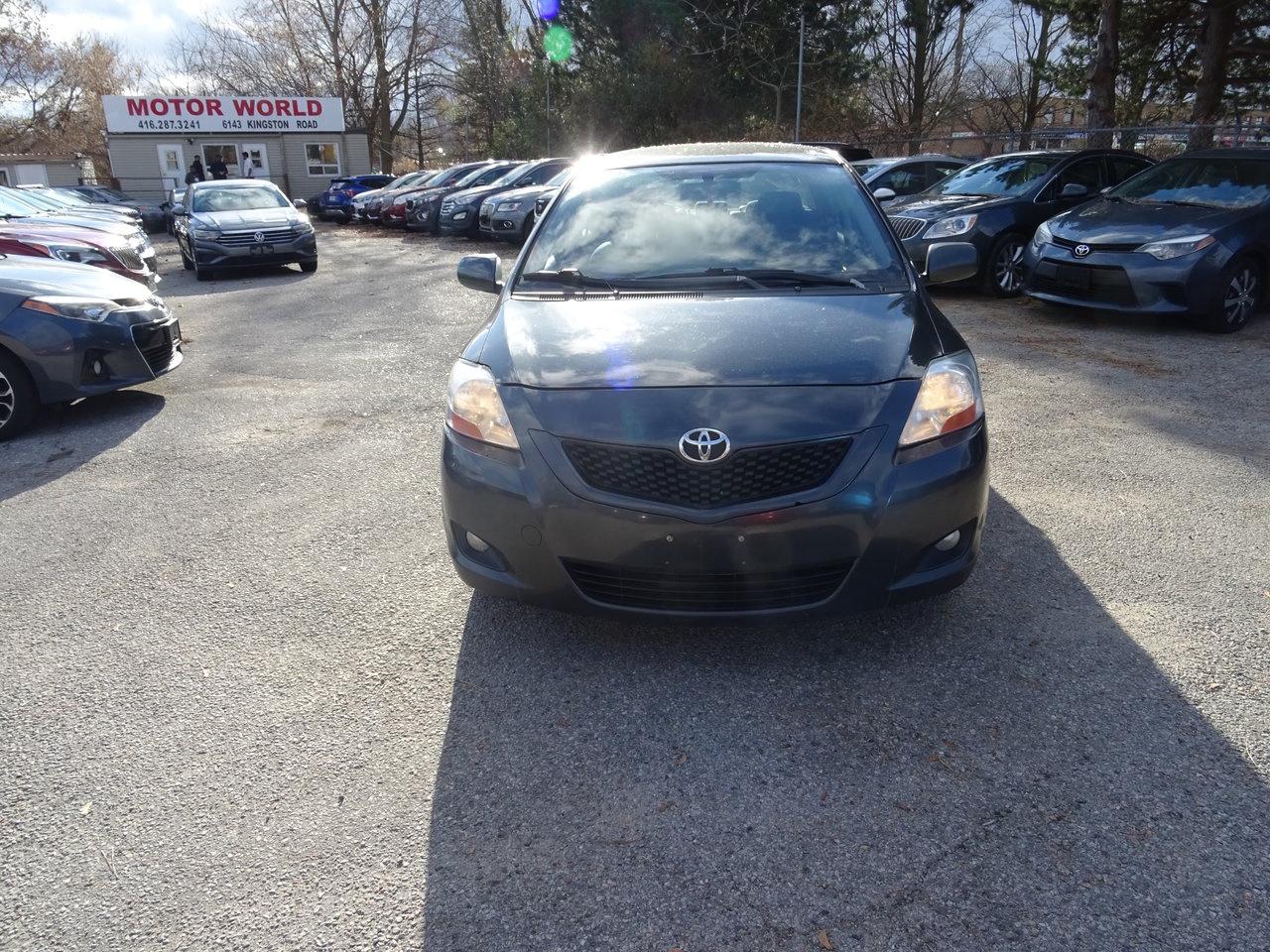 2009 Toyota Yaris LE - Photo #3