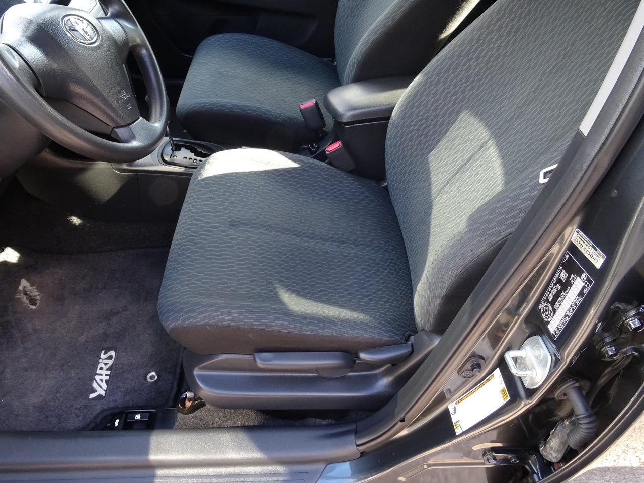 2009 Toyota Yaris LE - Photo #9