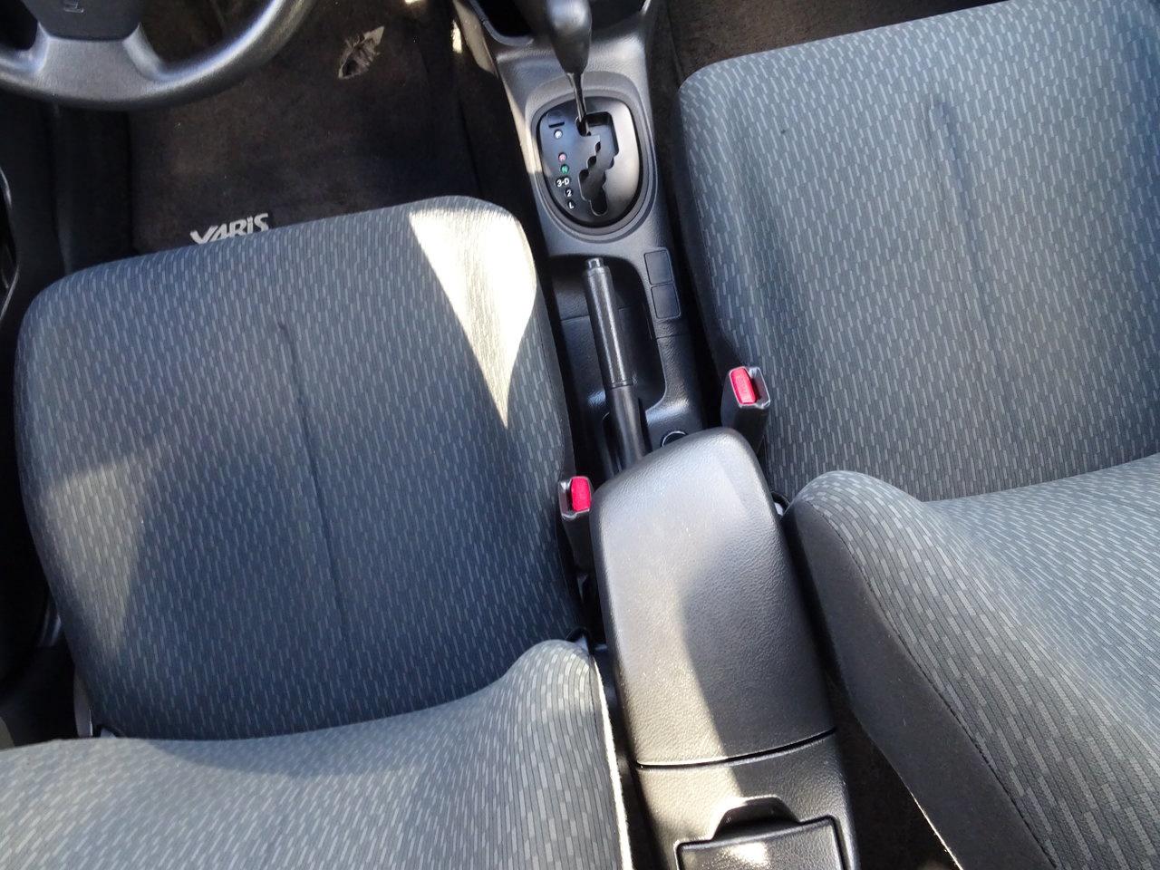 2009 Toyota Yaris LE - Photo #11