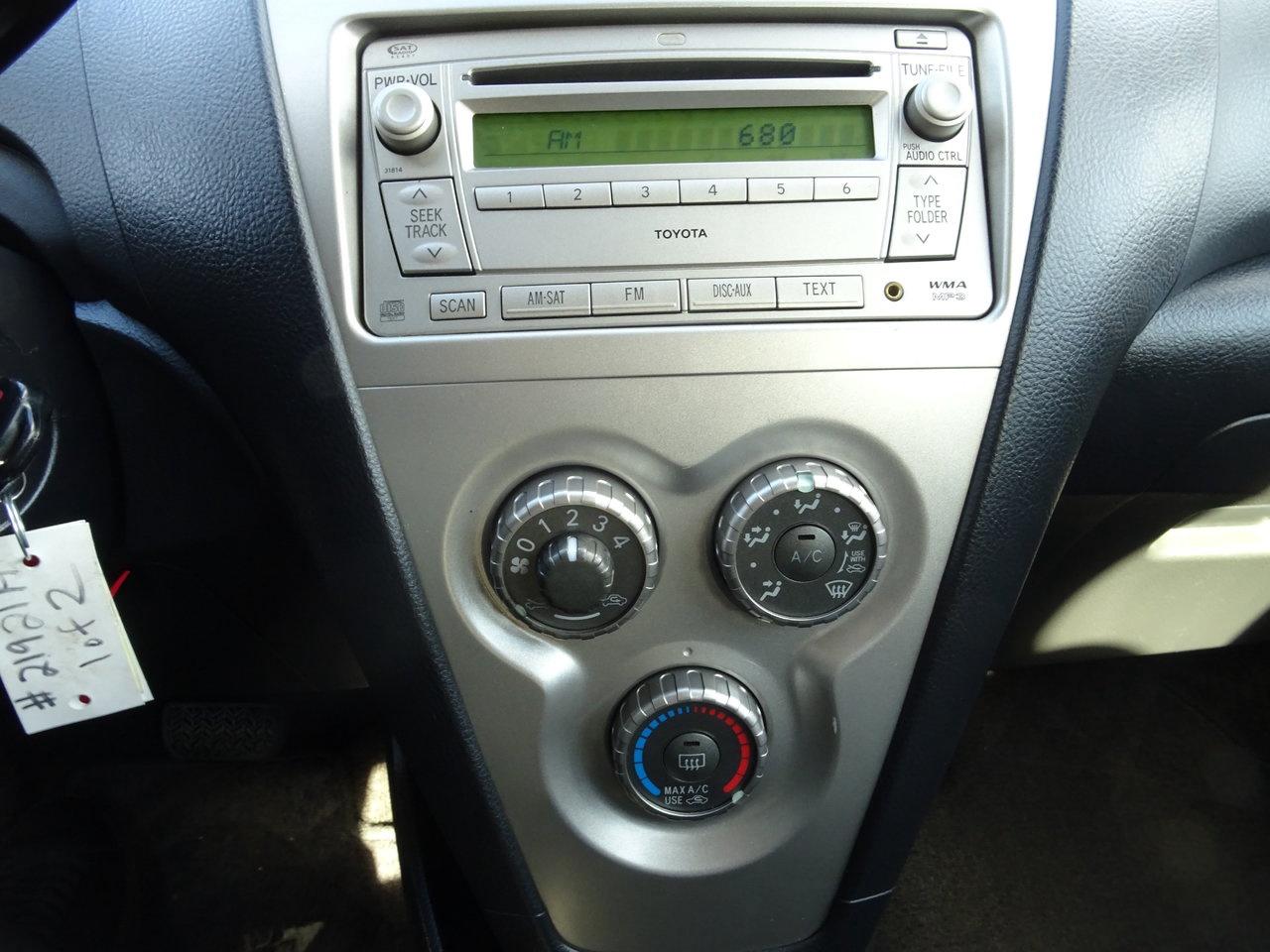 2009 Toyota Yaris LE - Photo #14