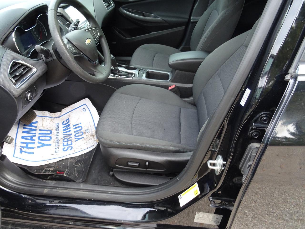 2017 Chevrolet Cruze LT - Photo #9
