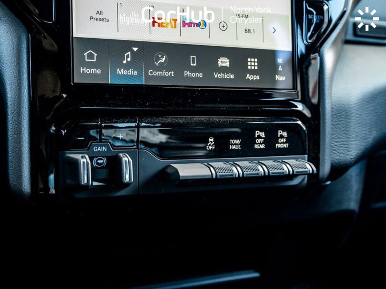 2025 RAM 2500 Big Horn 6'4" Box 6.4L V8 Hemi Navi 12'' Display Remote Start Photo