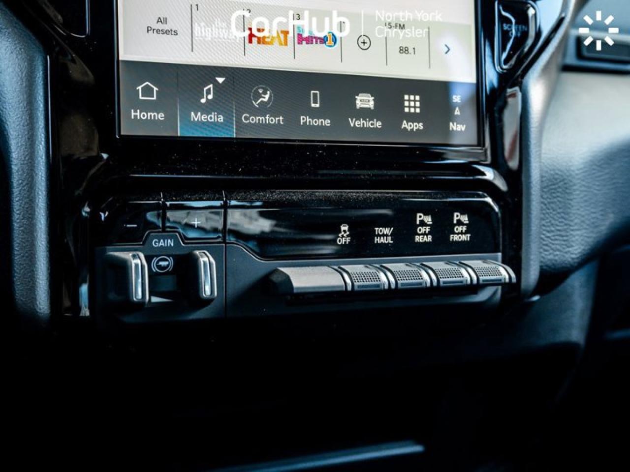 2025 RAM 2500 Big Horn 6'4" Box 6.4L V8 Hemi Navi 12'' Display Remote Start Photo