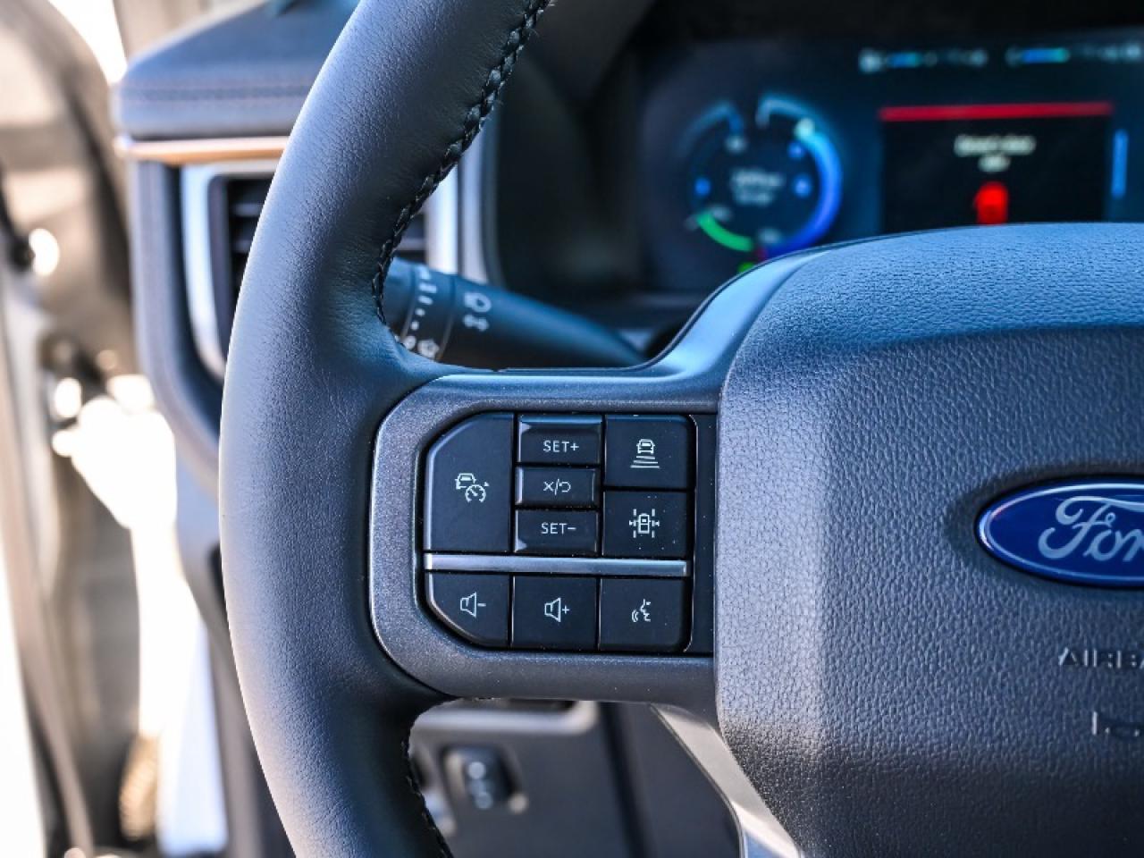 2025 Ford F-150 Lightning Lariat Photo