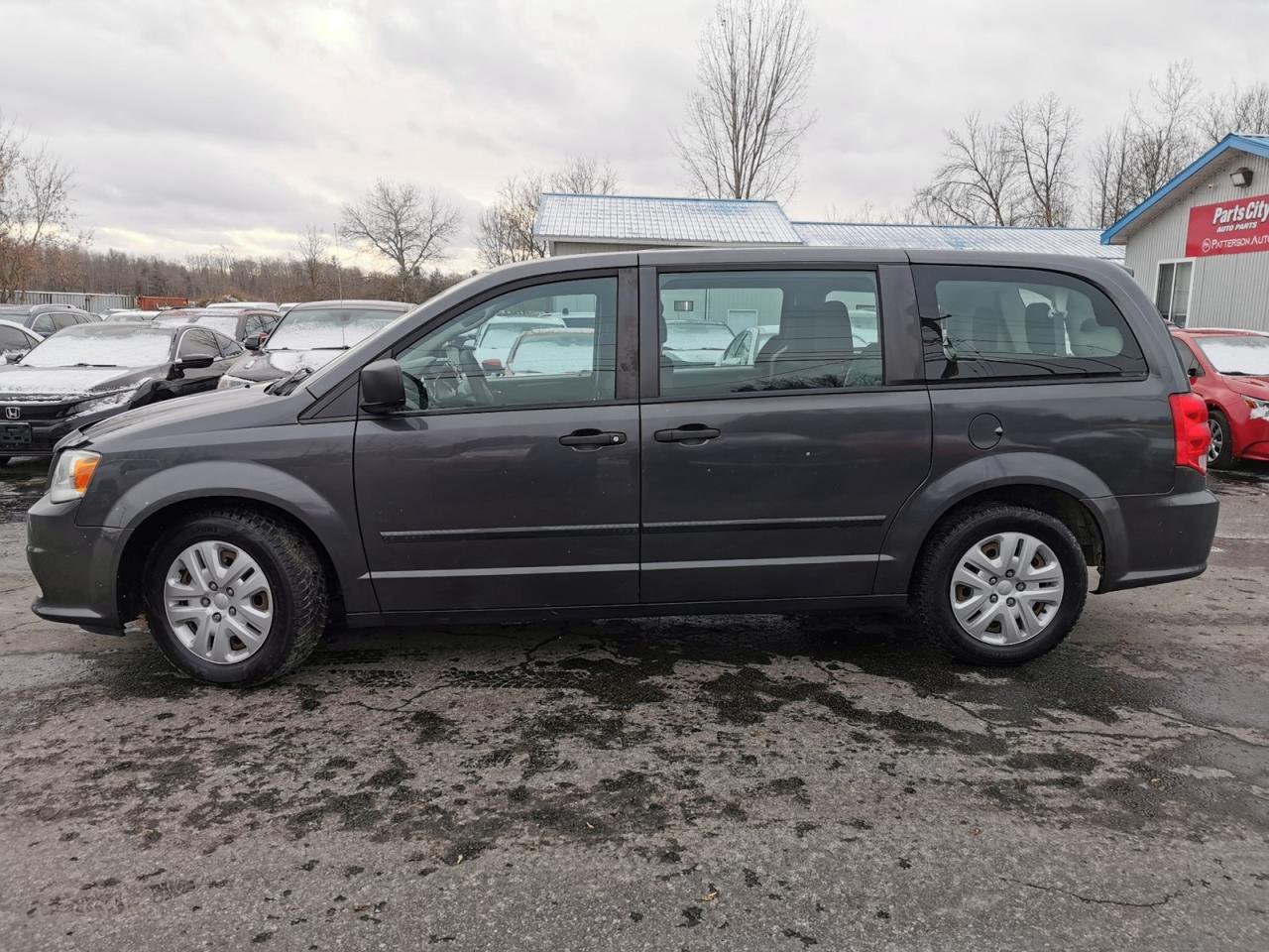 2016 Dodge Grand Caravan SE - Photo #2
