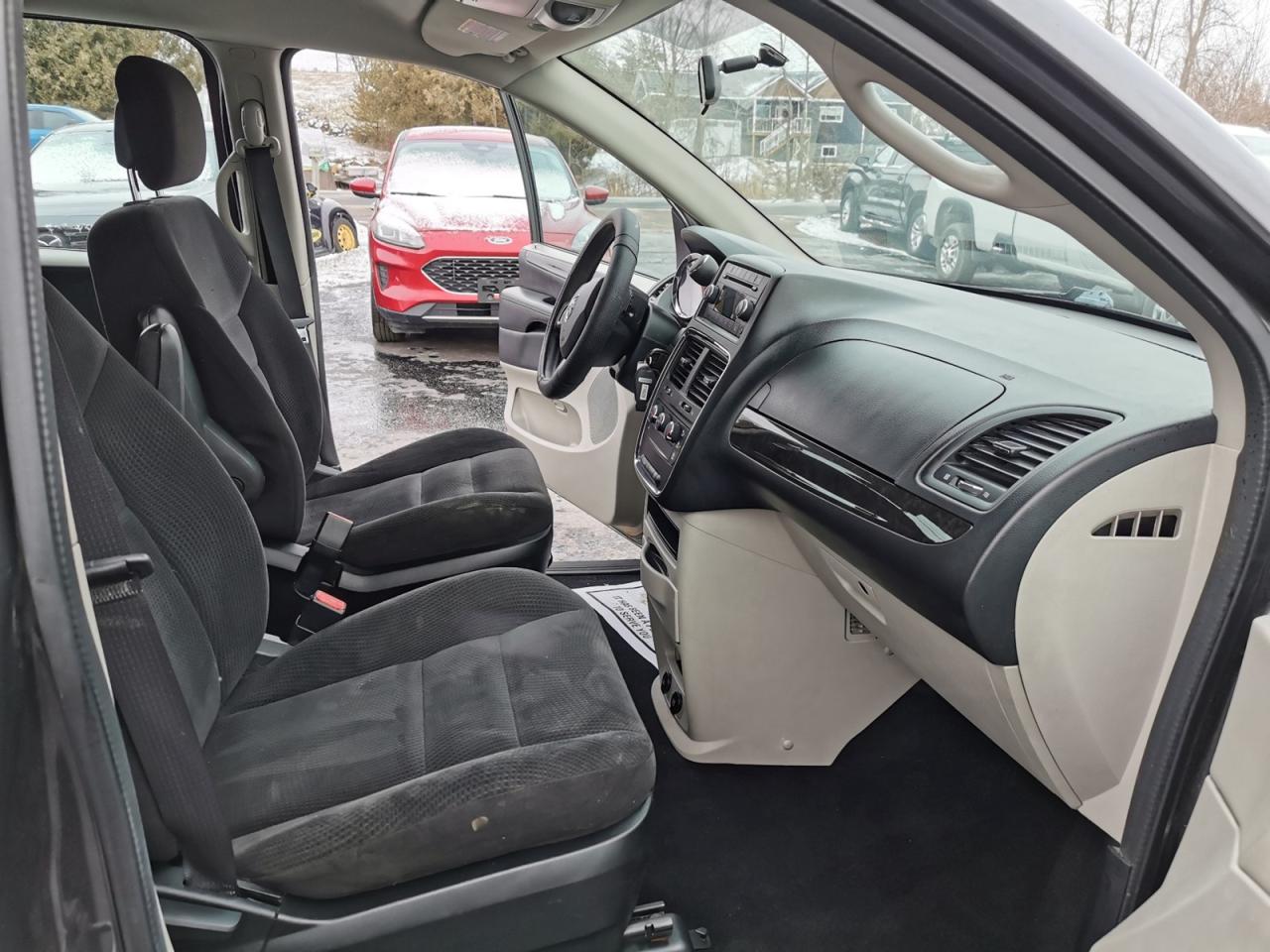 2016 Dodge Grand Caravan SE Photo