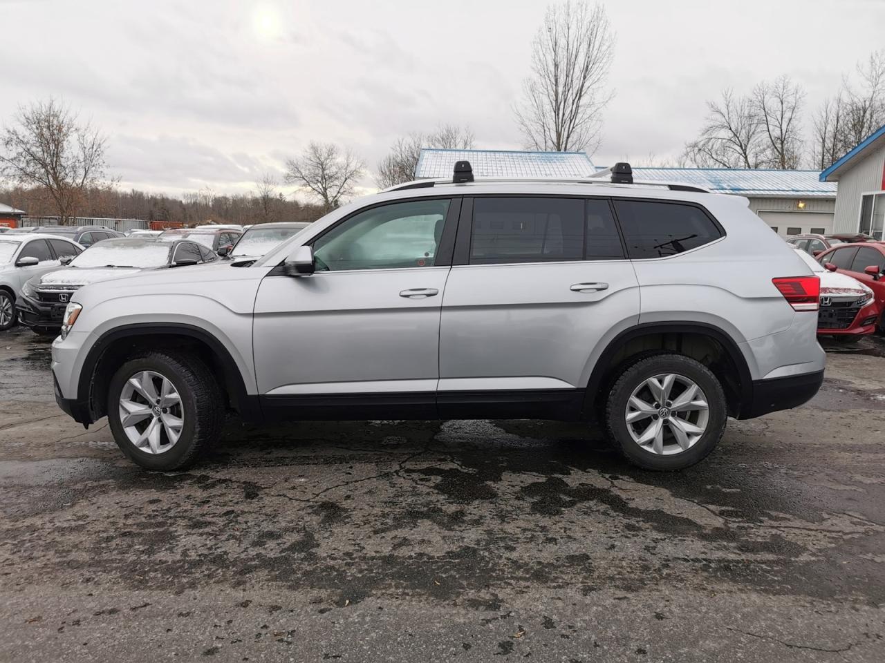 2018 Volkswagen Atlas TRENDLINE - Photo #2