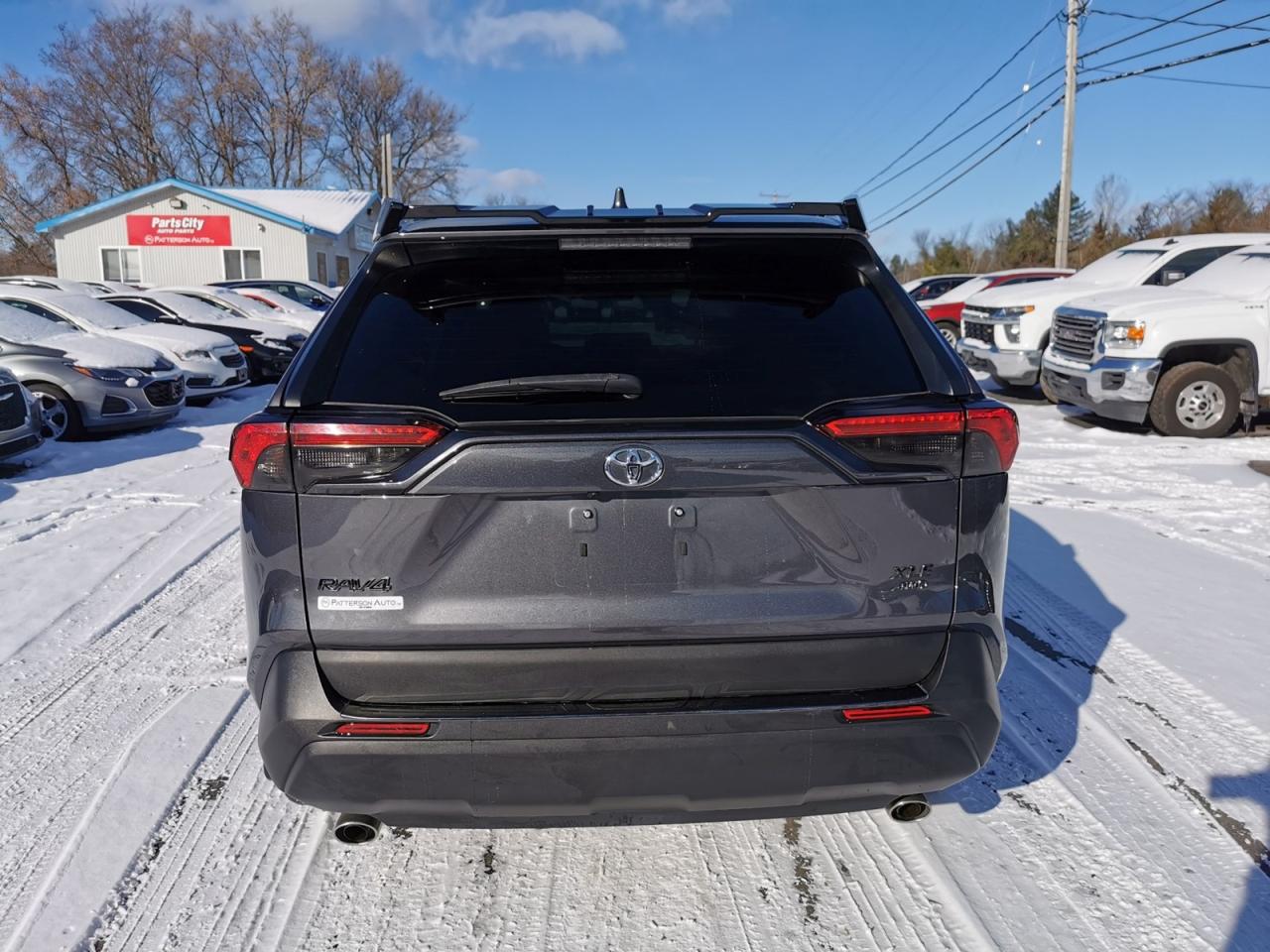 2022 Toyota RAV4 XLE AWD Photo3