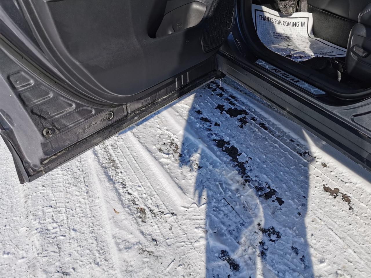 2022 Toyota RAV4 XLE AWD Photo