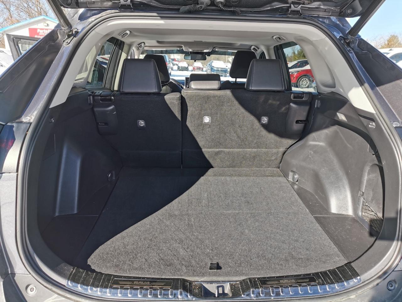 2022 Toyota RAV4 XLE AWD Photo