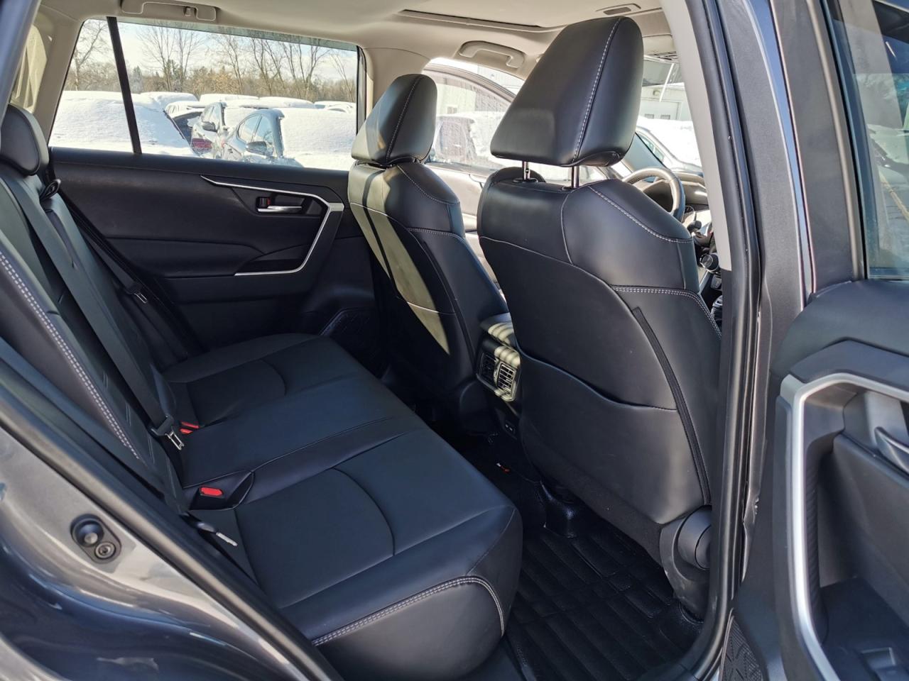 2022 Toyota RAV4 XLE AWD Photo