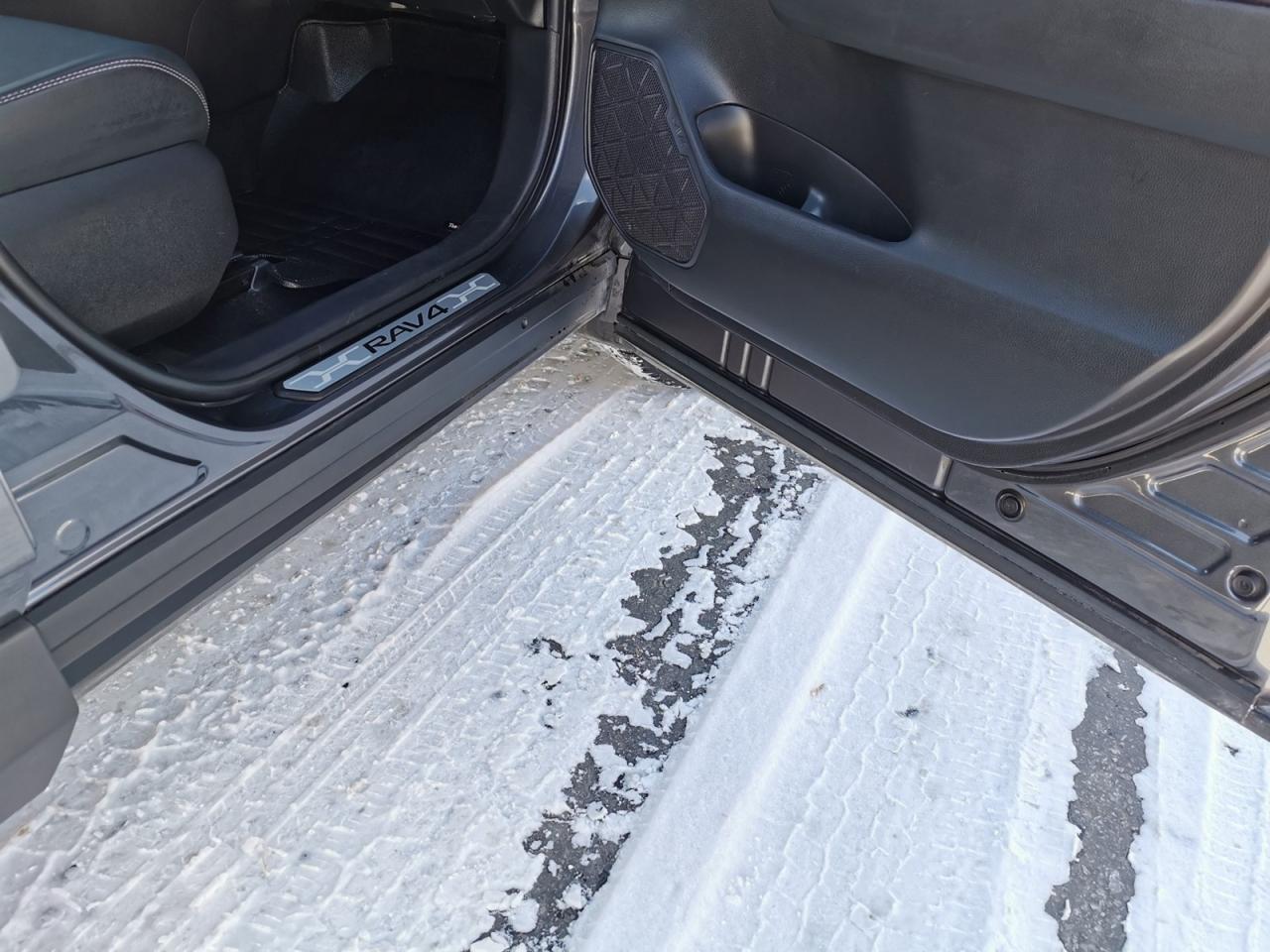 2022 Toyota RAV4 XLE AWD Photo