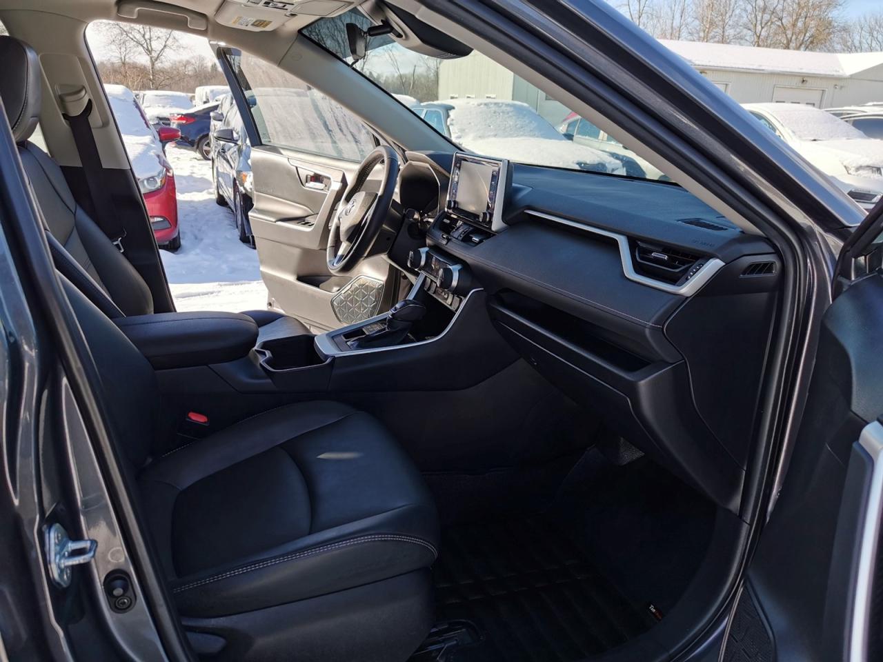 2022 Toyota RAV4 XLE AWD Photo