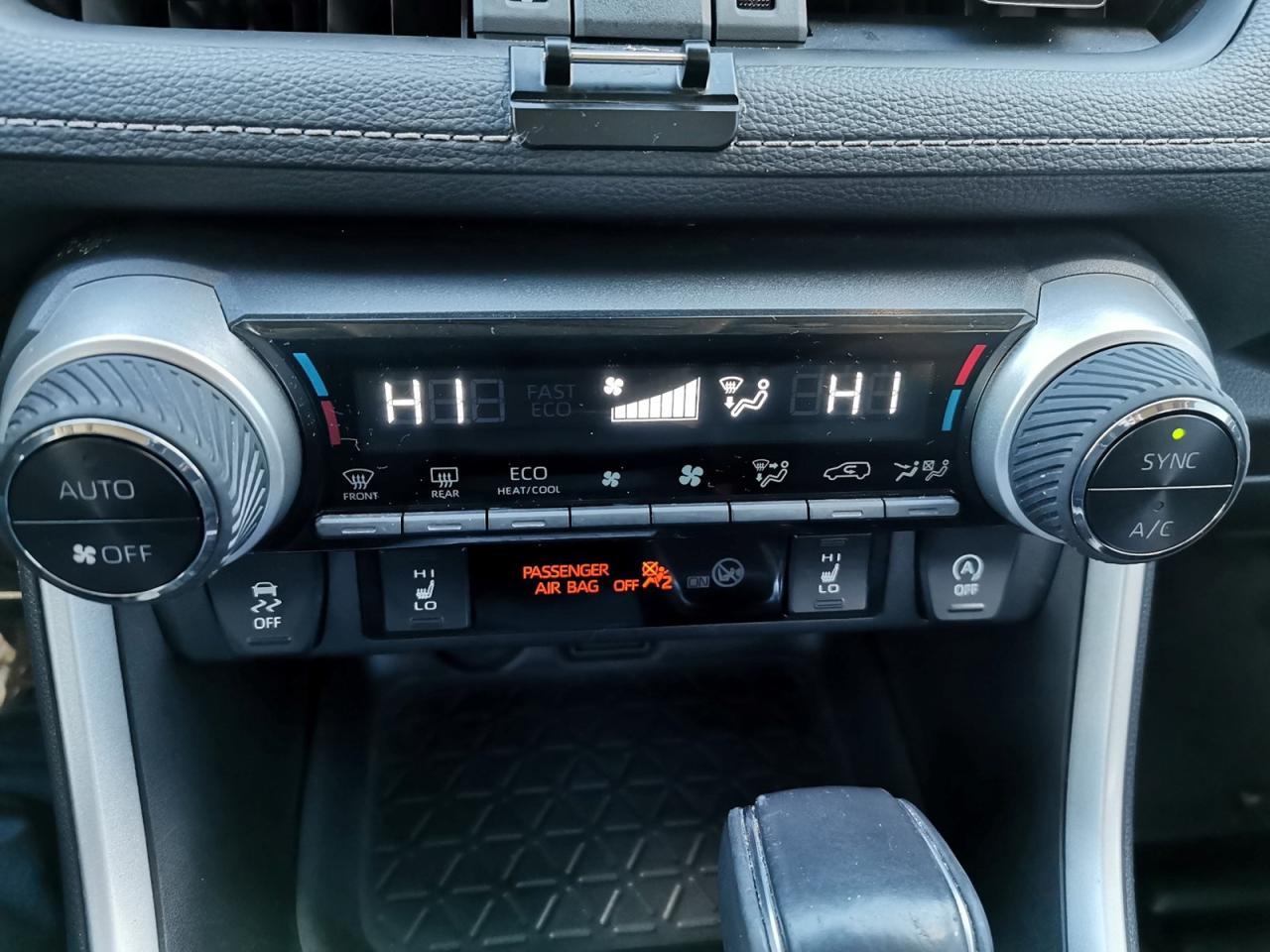 2022 Toyota RAV4 XLE AWD Photo